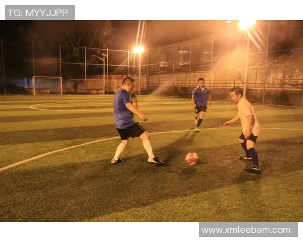 荷兰足球球星主题挂件闪耀登场展现橙色荣耀与绿茵激情魅力